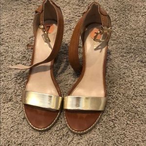 Camel/gold block heel